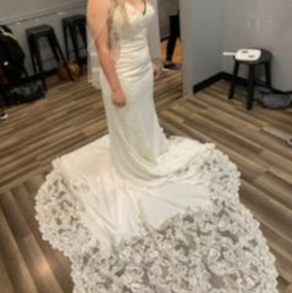 Brand new, never worn ,wedding dress - Picture 3 of 11